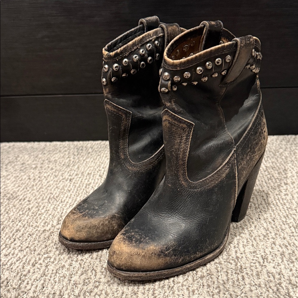 Frye Studded Black and Brown Ankle Boots sz 8